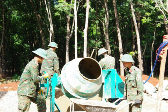 Chạy đua với thời gian để 7 trường nội trú biên giới Gia Lai kịp đón năm học