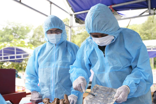 Phát hiện di vật mang thông tin liệt sĩ tại Nghĩa trang Liệt sĩ Tri Tôn