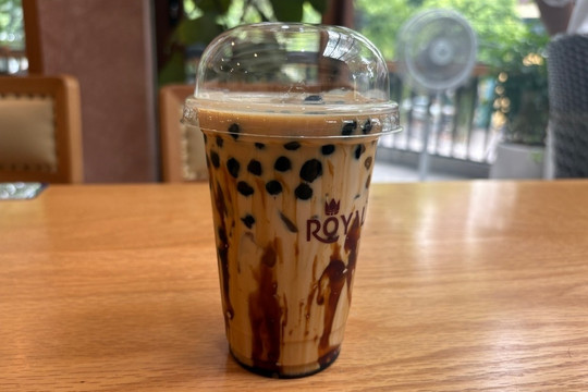 Mẹ cho con bú có được uống cà phê, trà sữa?