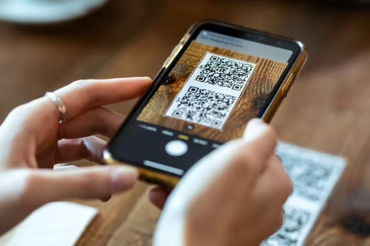 Quét mã QR theo hướng dẫn qua điện thoại để "hoàn tất thủ tục dịch vụ công", người phụ nữ bị lừa mất gần 600 triệu đồng