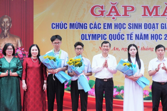 Nghệ An gặp mặt, tuyên dương học sinh đạt giải Olympic quốc tế và khu vực
