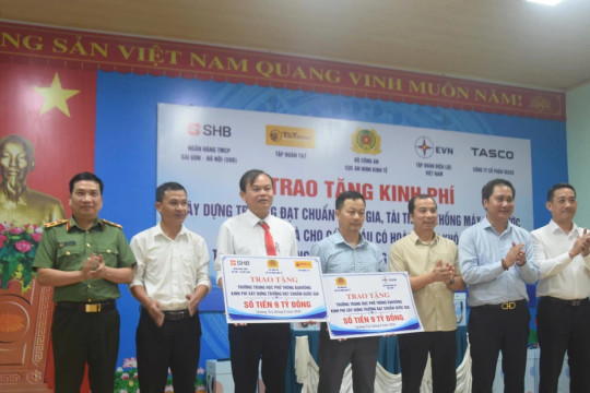 Trao 18 tỷ đồng hỗ trợ Trường THPT Đakrông xây dựng trường chuẩn quốc gia