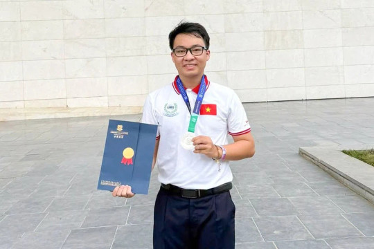 Hành trình chinh phục Huy chương Bạc Toán học quốc tế của nam sinh Cao Bằng