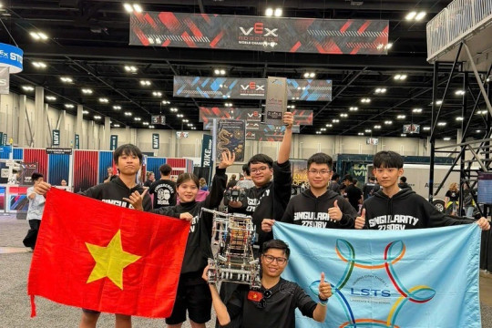 Mùa hè tiếp lửa đội tuyển VEX Robotics Trường THCS và THPT Đinh Thiện Lý