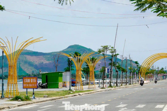 Nghịch lý phố đi bộ khu danh thắng vịnh Lăng Cô đẹp thế giới