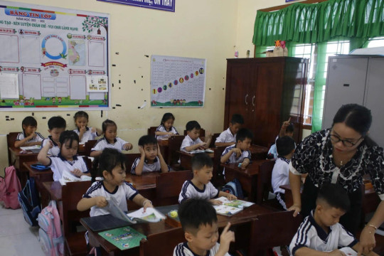 Đồng Tháp triển khai chính sách miễn phí sách giáo khoa và hỗ trợ đầu năm học