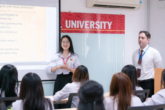 Các trường đại học phía Nam tiếp tục công bố điểm chuẩn, nhiều ngành vượt 25 điểm