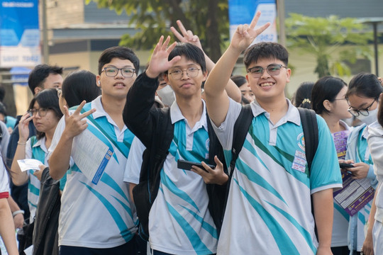 Điểm chuẩn đại học 2026: Loạt ngành hot lập đỉnh, trường top phân hóa mạnh