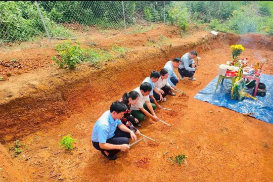 Phát hiện nhiều hiện vật khi khai quật mộ gạch cổ tại Nghệ An