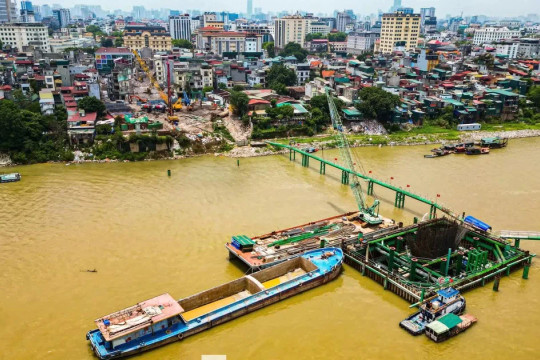 Chủ tịch Hà Nội yêu cầu tăng tốc 7 cầu qua sông Hồng: Không chậm tiến độ vì vướng phối hợp