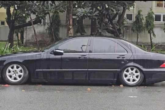 Xác minh ô tô Mercedes biển số 'lộc phát' bị bỏ lại bên đường gần sân bay Tân Sơn Nhất