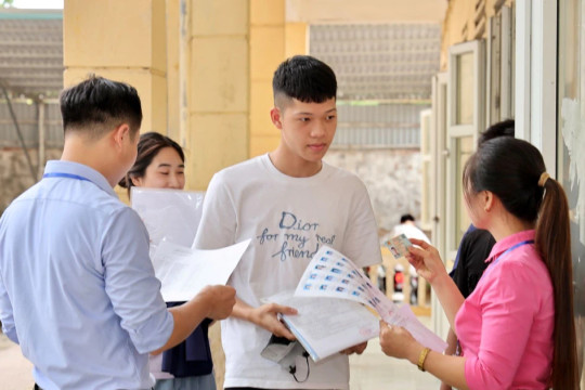 Ngày thi lại tốt nghiệp THPT đầu tiên tại Tuyên Quang diễn ra an toàn, tỷ lệ dự thi đạt 100%