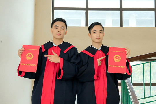 Anh em sinh đôi cùng đạt gần 29 điểm vào Y Hà Nội
