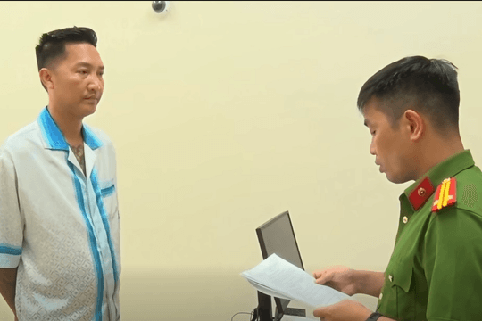 Vì sao Huấn Hoa Hồng bị bắt giam?