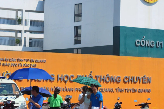Đề thi 2 môn tự chọn Kỳ thi lại tốt nghiệp THPT Tuyên Quang có độ phân hóa cao