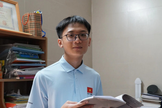 Nam sinh lớp 11 xứ Nghệ giành 2 Huy chương Bạc Olympic Toán học quốc tế, khu vực