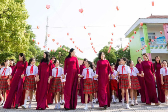 Trường Tiểu học Tân Dân vinh dự được tặng thưởng Huân chương Lao động hạng Nhì