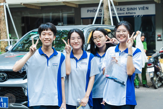 Điểm chuẩn loạt ngành "lập đỉnh" nói lên điều gì?