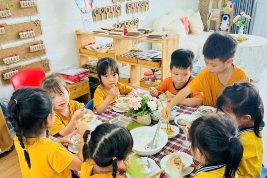 Khi mỗi khay cơm của trẻ được giám sát bằng sự minh bạch