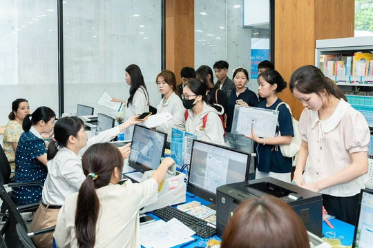 Điểm chuẩn năm 2026: Cơn sốt ngành hot và bài toán nhân lực