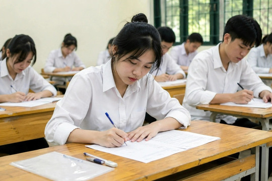 Vụ thí sinh mang điện thoại vào phòng thi: Kỷ luật cảnh cáo phó hiệu trưởng