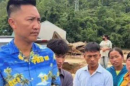 Cách Huấn "Hoa Hồng" trao tiền từ thiện, có dấu hiệu sử dụng sai mục đích