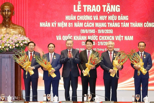 5 nguyên Ủy viên Bộ Chính trị được trao Huân chương Hồ Chí Minh
