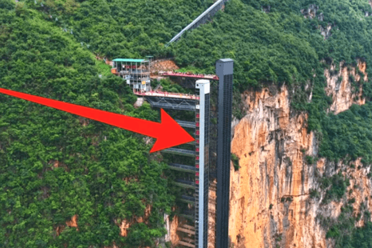 Thang máy vách đá 288m "đổi đời" học sinh vùng xa: Cứ 5 giây đi được 1m, cabin có sức chứa 81 người