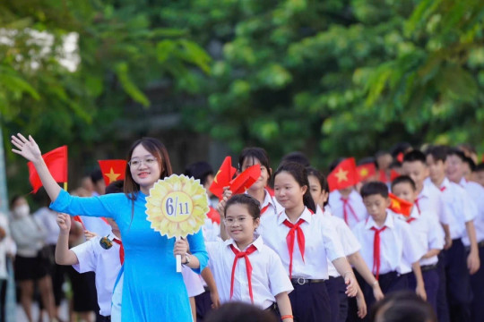 Hòa dòng dữ liệu, chuyển từ quản lý sang quản trị sau sắp xếp trường học