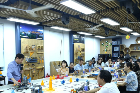 Hưng Yên tập huấn khai thác hiệu quả phòng học STEM