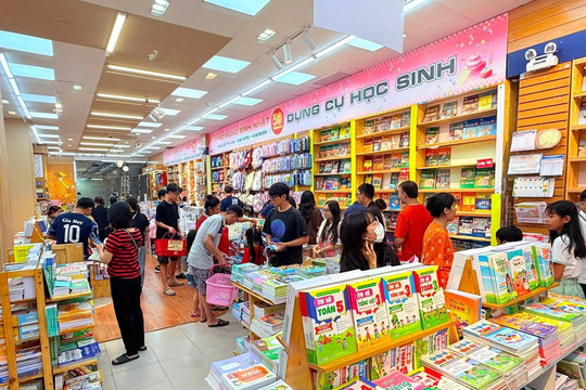 Phụ huynh TP Hồ Chí Minh có thể mua sách giáo khoa ở đâu?