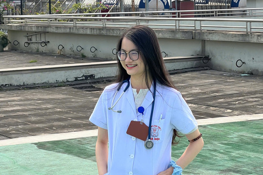 Cô gái 'suýt trượt' Đại học Y Hà Nội thành thủ khoa bác sĩ