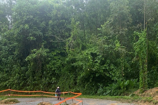 Mưa lũ gây sạt lở hàng loạt tuyến đường, nhiều nơi chưa thông xe