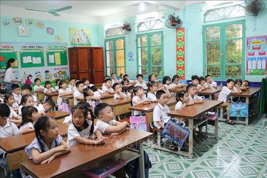Khẩn trương ổn định tổ chức, không để xảy ra tình trạng lạm thu đầu năm học