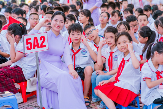Chủ tịch Hà Nội chỉ đạo xử lý lạm thu, trường không được ép buộc đóng góp