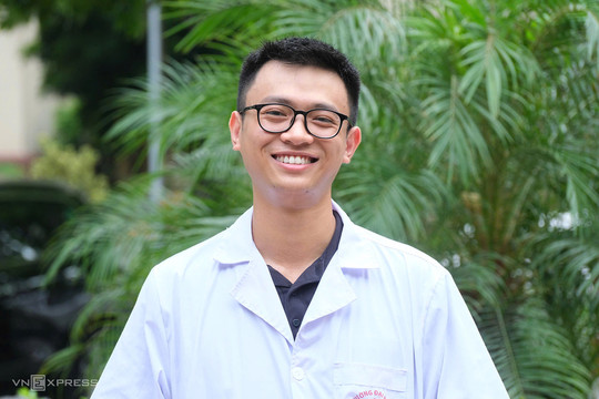 Chàng trai 'bất ngờ' đỗ thủ khoa bác sĩ nội trú Răng Hàm Mặt