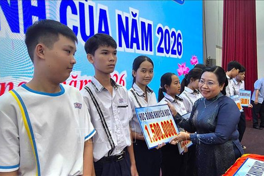 321 học sinh vượt khó được nhận học bổng Lương Định Của