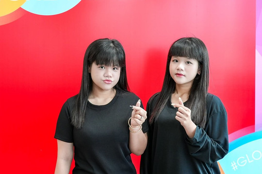 Những cặp song sinh gây ấn tượng trong ngày đầu vào giảng đường đại học