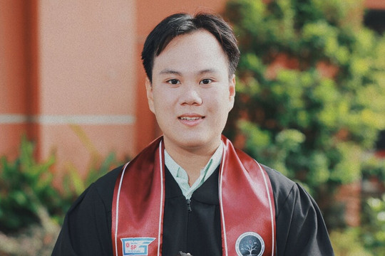 Thủ khoa Sư phạm Toán và hành trình từ người bố làm thợ may