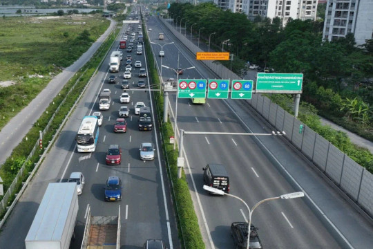 Cục CSGT: Nhiều xe xi-nhan, nháy đèn... xin vượt nhưng xe trước vẫn không nhường