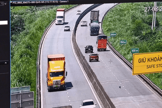Phạt lỗi không giữ khoảng cách trên cao tốc: CSGT tập trung xử lý xe kinh doanh