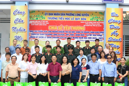 Trao 195 phần quà cho người khiếm thị và học sinh khó khăn ở An Giang