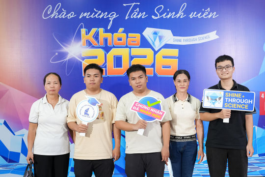 "Choáng ngợp" thành tích 12 thí sinh tuyển thẳng ĐH Khoa học Tự nhiên TPHCM