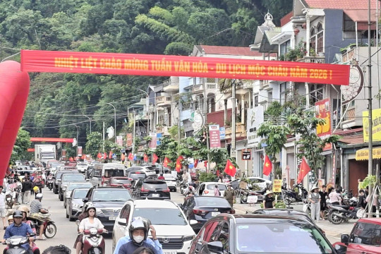 Hàng nghìn người đổ về Mộc Châu tham gia Tuần Văn hóa năm 2026