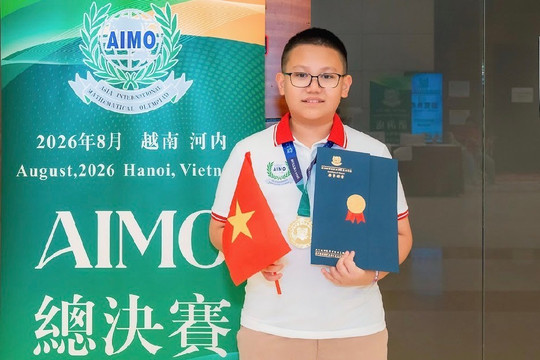 Nam sinh lớp 7 giành học bổng trị giá tiền tỉ