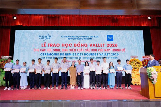 Trao 314 học bổng Vallet tiếp sức học sinh, sinh viên xuất sắc miền Nam Trung Bộ
