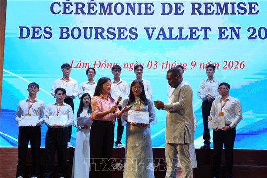 Trao 129 suất học bổng Vallet cho học sinh, sinh viên khu vực miền Trung - Tây Nguyên