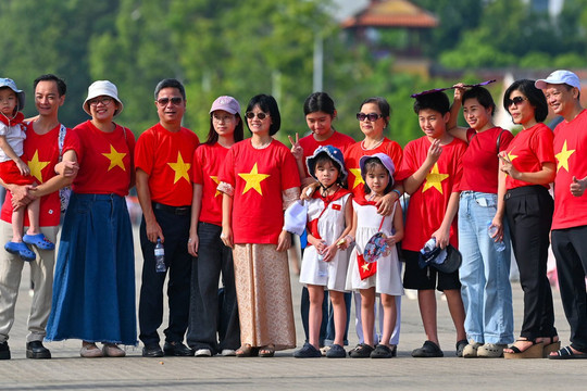 Chính phủ đề xuất thêm 1 ngày nghỉ lễ hưởng nguyên lương vào Bộ luật Lao động