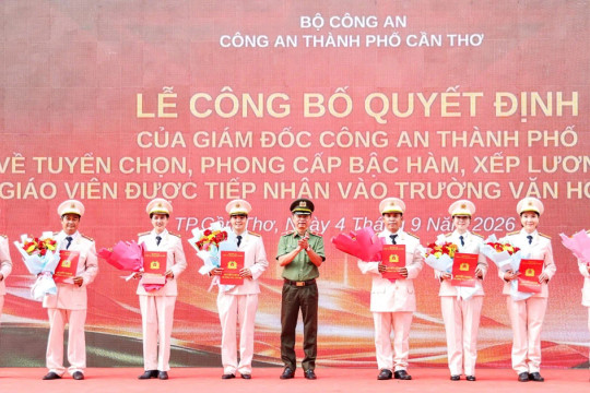 Giáo viên Trường Văn hóa CAND III chính thức trở thành cán bộ, chiến sĩ CAND