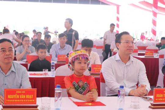 Thứ trưởng Đoàn Trung Kiên kiểm tra công tác chuẩn bị Lễ khai giảng tại Điện Biên